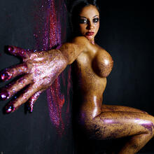  Nude