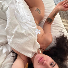  Nude