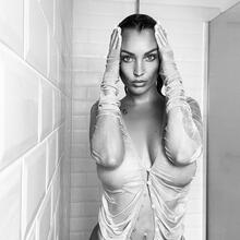  Nude