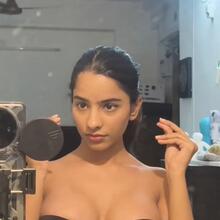  Nude