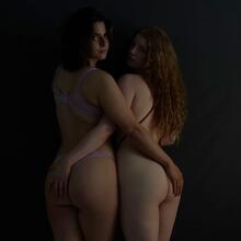  Nude