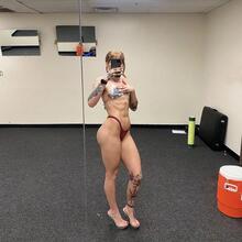  Nude