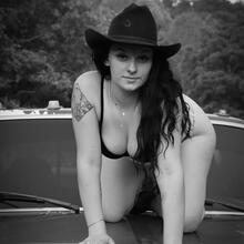  Nude