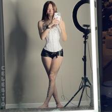  Nude