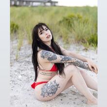  Nude