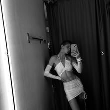  Nude