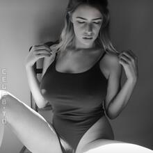  Nude