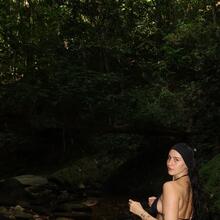  Nude