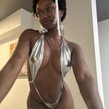  Nude