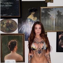  Nude
