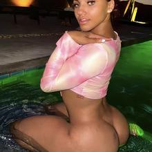 Nude