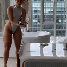  Nude