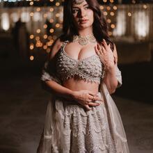  Nude