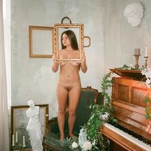  Nude