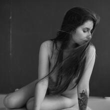  Nude