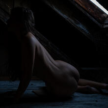  Nude
