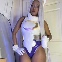 Nude