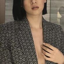  Nude