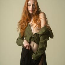  Nude