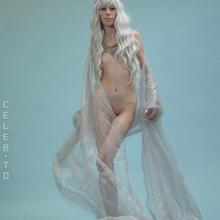 Nude