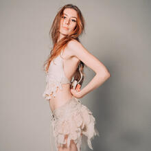  Nude