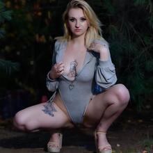  Nude