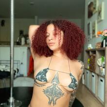  Nude