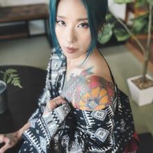  Nude