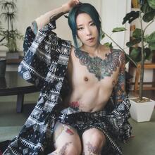  Nude