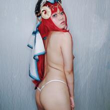  Nude