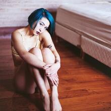  Nude