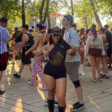  Nude