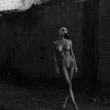  Nude