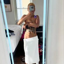  Nude