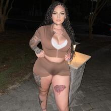  Nude