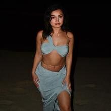  Nude