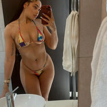  Nude