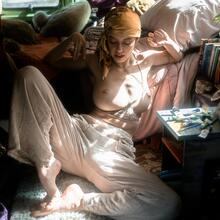  Nude