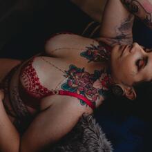  Nude