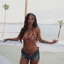  Nude