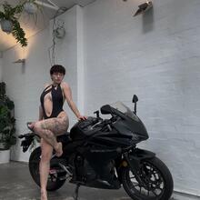  Nude