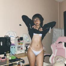  Nude