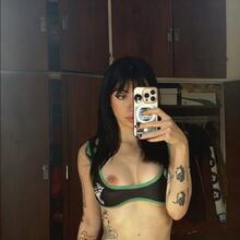  Nude