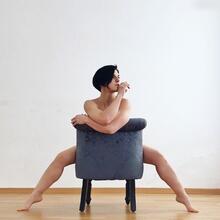  Nude