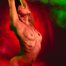  Nude