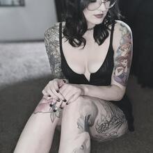  Nude