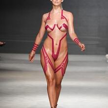  Nude
