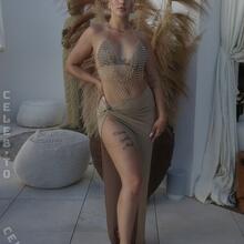  Nude