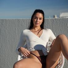  Nude