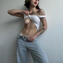  Nude
